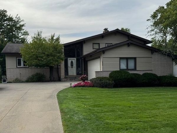 1866 Aldersgate Drive, Lyndhurst, OH 44124