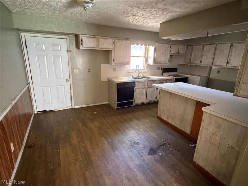405 Gween Drive, Malvern, OH 44644 Photo 8