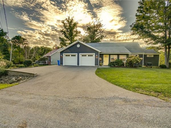 15466 Lakeshore Drive , Burton, OH 44021
