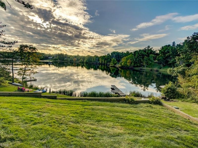 15466 Lakeshore Drive, Burton, OH 44021 Photo 4