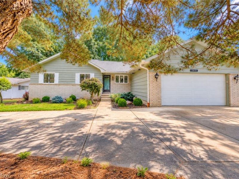 7833 Valley Villas Drive, Parma, OH 44130 Photo 1