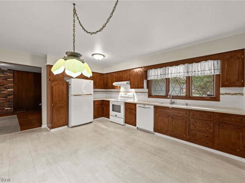 7833 Valley Villas Drive, Parma, OH 44130 Photo 10