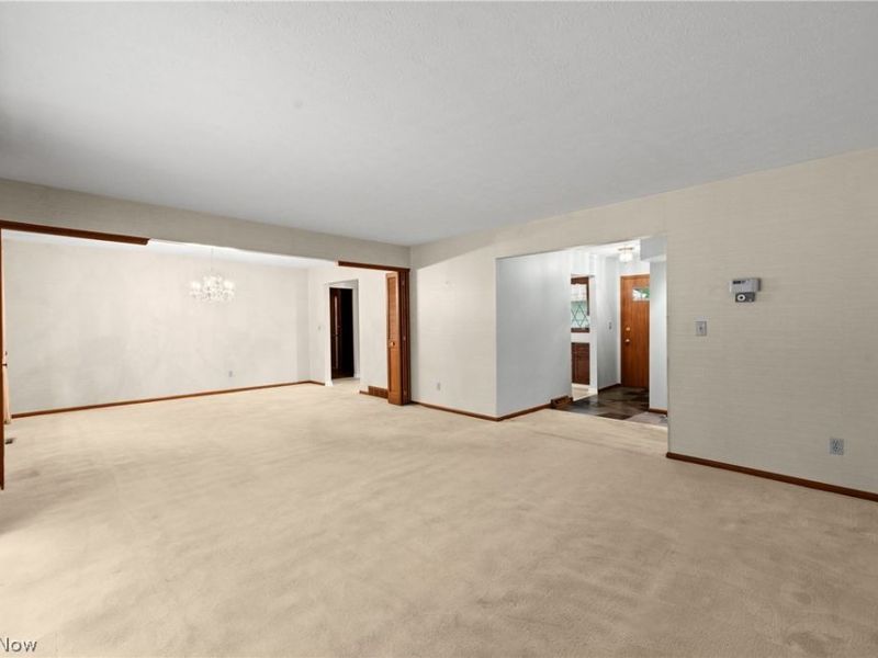 7833 Valley Villas Drive, Parma, OH 44130 Photo 18