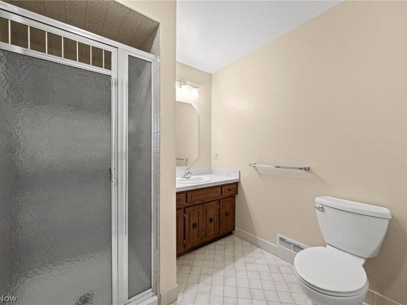 7833 Valley Villas Drive, Parma, OH 44130 Photo 23