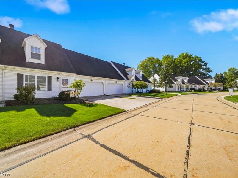 37620 Sturbridge Lane, Willoughby, OH 44094 Photo 4