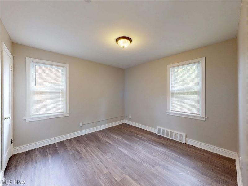 5353 Thomas Street , Maple Heights, OH 44137 Photo 10