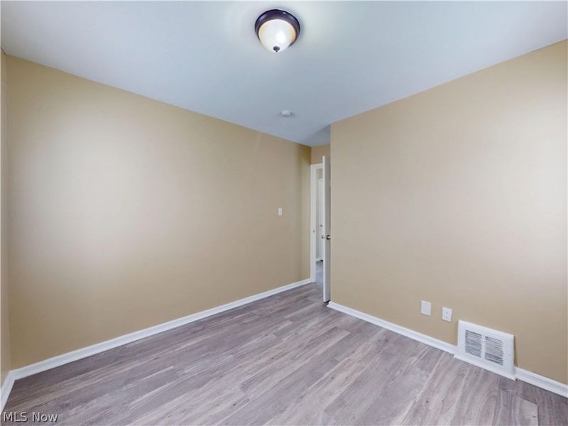 5353 Thomas Street , Maple Heights, OH 44137 Photo 12