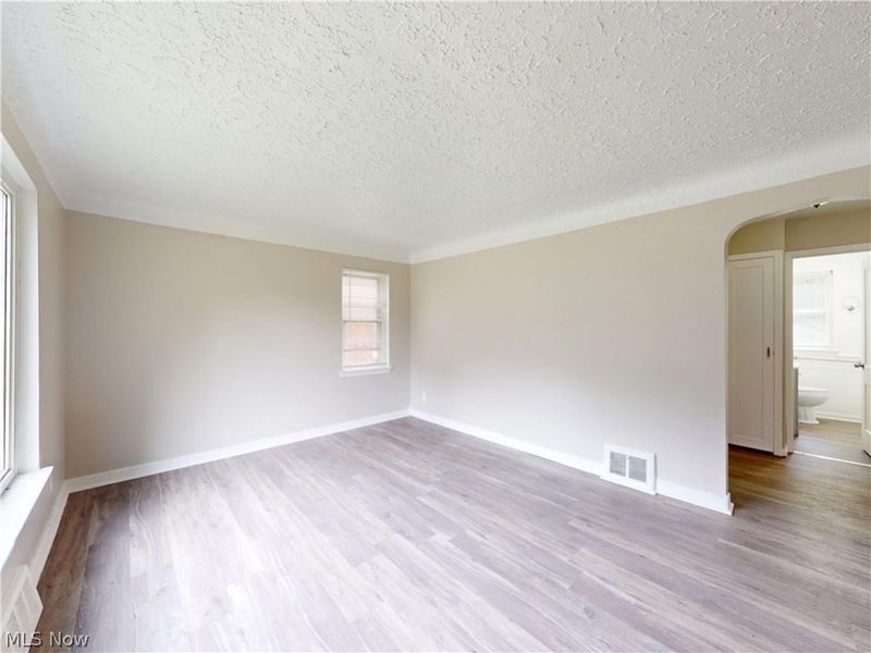 5353 Thomas Street , Maple Heights, OH 44137 Photo 3