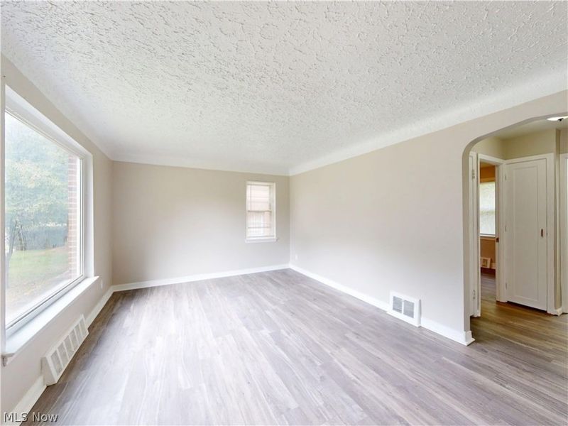 5353 Thomas Street , Maple Heights, OH 44137 Photo 4