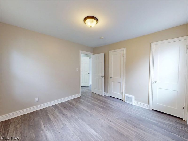 5353 Thomas Street , Maple Heights, OH 44137 Photo 9