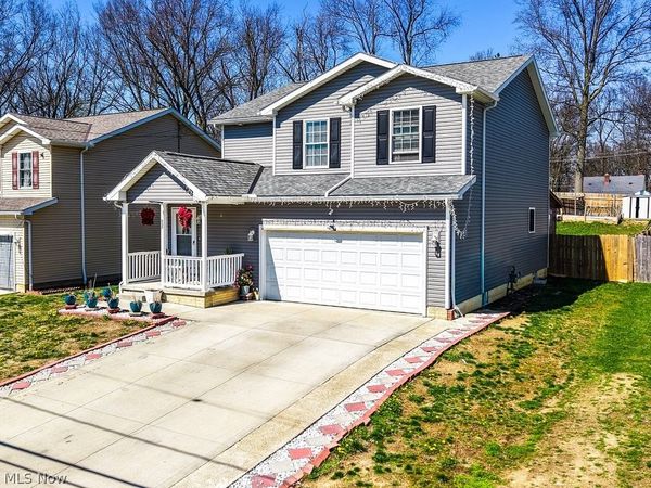 537 Magnolia Avenue , Cuyahoga Falls, OH 44221