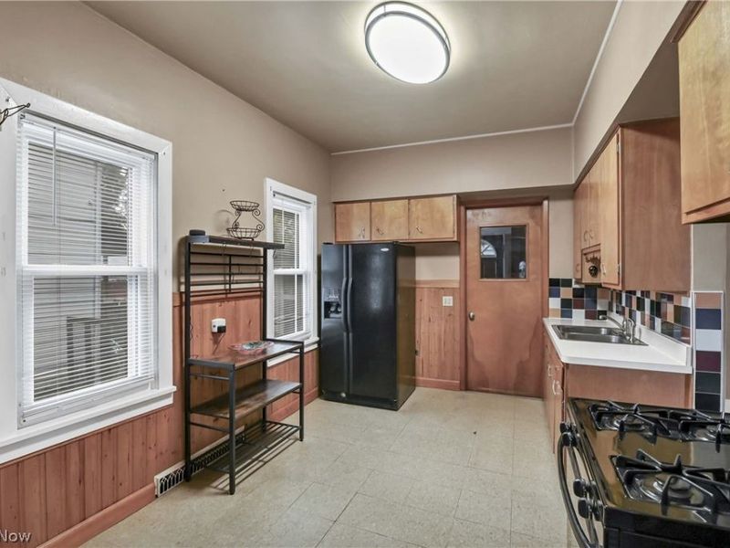 3860 W 17th Street, Cleveland, OH 44109 Photo 13