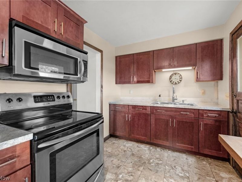 8224 Westmoor Road, Mentor, OH 44060 Photo 3