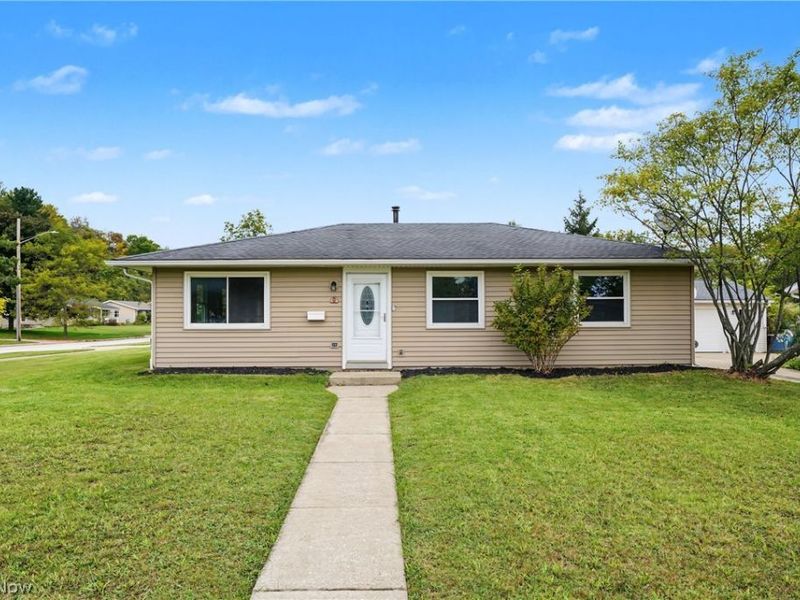 483 Myra Drive, Chardon, OH 44024 Photo 1