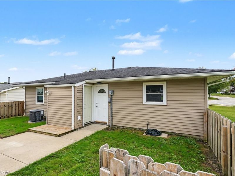 483 Myra Drive, Chardon, OH 44024 Photo 11