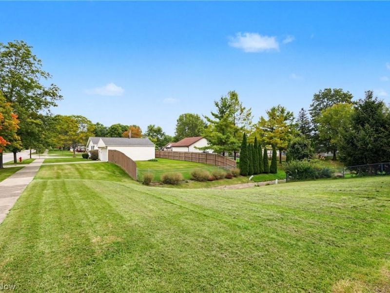 483 Myra Drive, Chardon, OH 44024 Photo 9