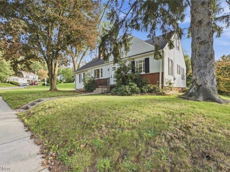 2300 38th Street NW, Canton, OH 44709 Photo 2