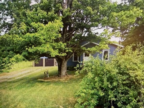 6909 Hillvale Street SE, East Canton, OH 44730