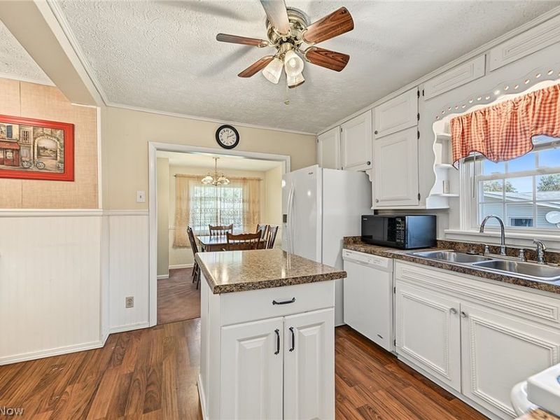 852 Eastwood Avenue, Tallmadge, OH 44278 Photo 12
