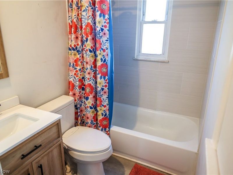 20657 Bowling Green Road , Maple Heights, OH 44137 Photo 13