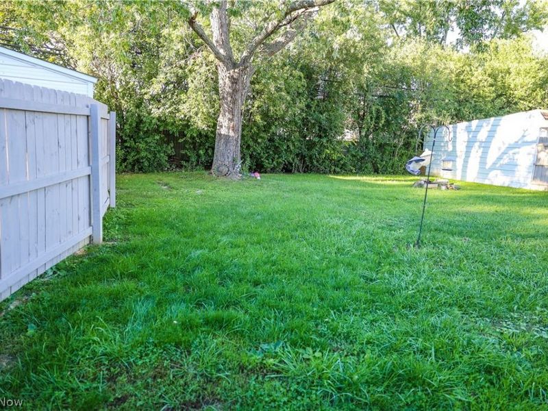 20657 Bowling Green Road , Maple Heights, OH 44137 Photo 25