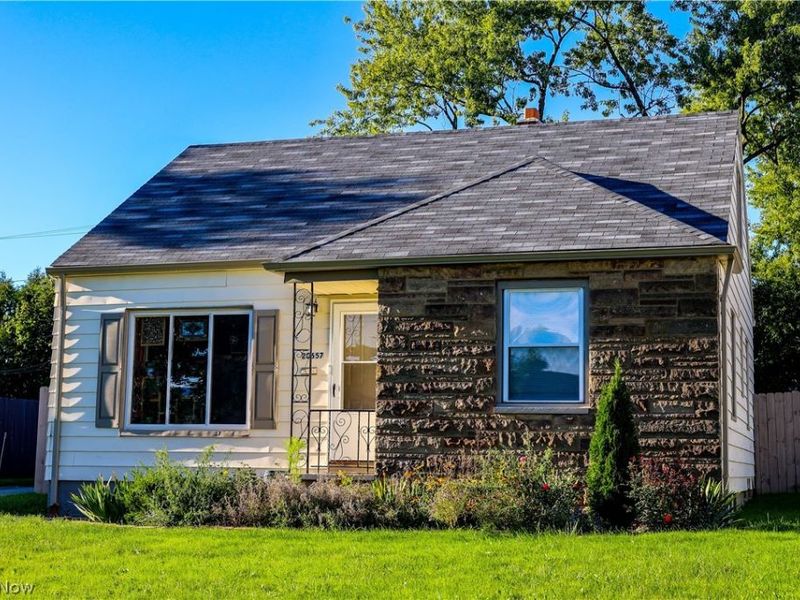 20657 Bowling Green Road , Maple Heights, OH 44137 Photo 3