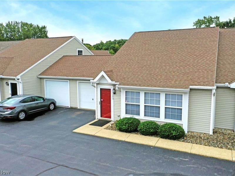 3287 Pheasant Run Road, Unit B, Cortland, OH 44410 Photo 2