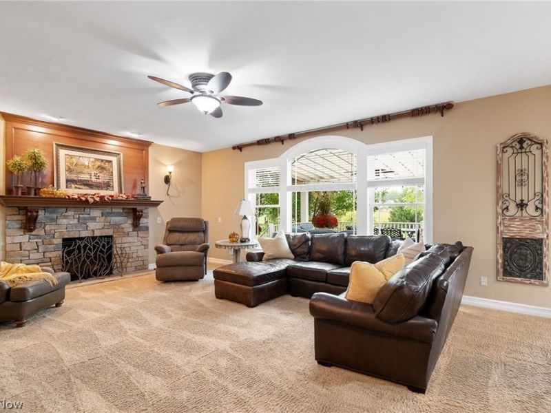 727 Walden Reserve Boulevard, Hinckley, OH 44233 Photo 6