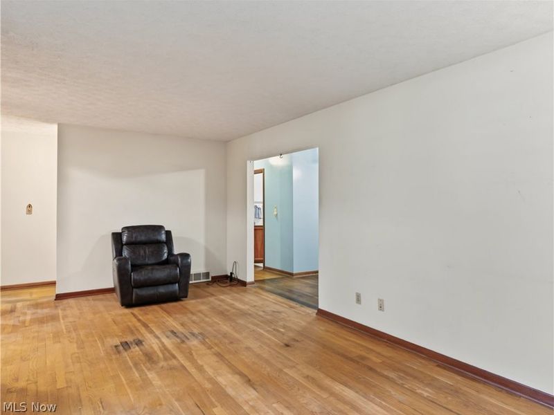 4467 S Main Street, Green, OH 44319 Photo 4