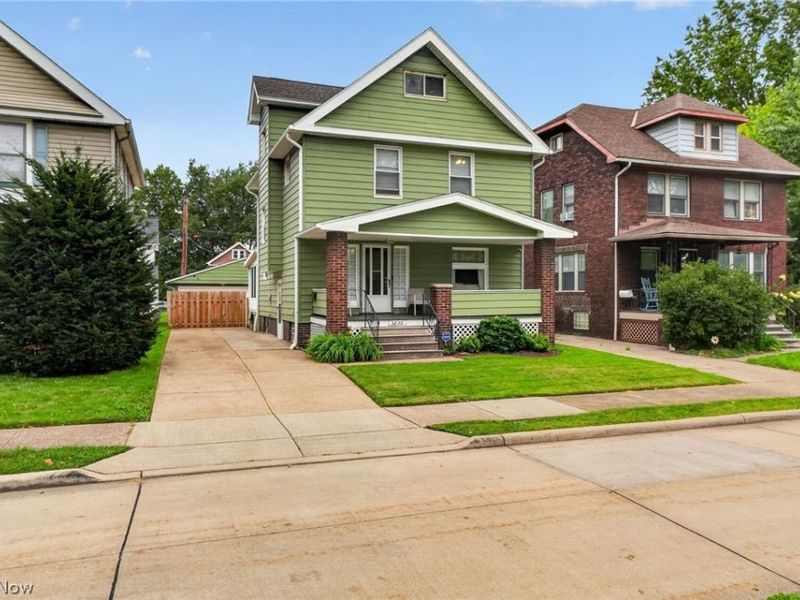 3872 E 40th Street, Newburgh Heights, OH 44105 Photo 3