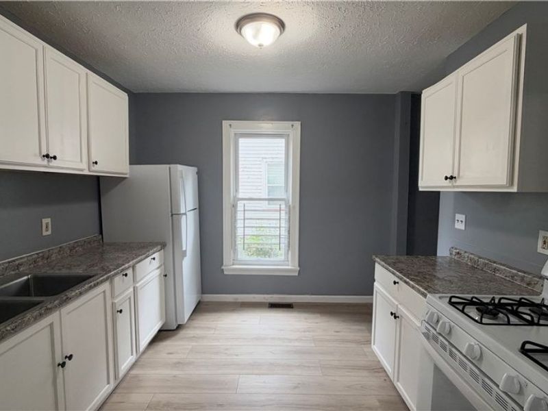 10404 Grandview Avenue, Cleveland, OH 44104 Photo 7