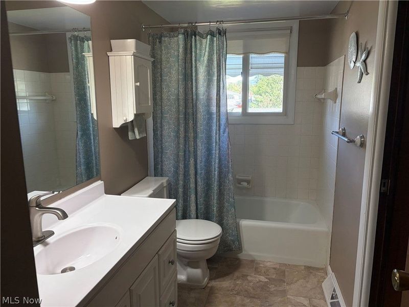 525 Saint Lawrence Boulevard , Eastlake, OH 44095 Photo 15