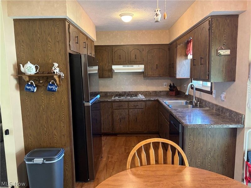 525 Saint Lawrence Boulevard , Eastlake, OH 44095 Photo 8