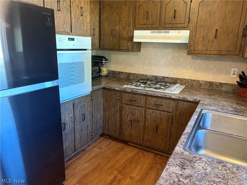 525 Saint Lawrence Boulevard , Eastlake, OH 44095 Photo 9