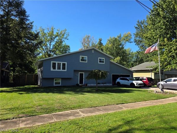 992 Lakewood Beach Drive, Sheffield Lake, OH 44054