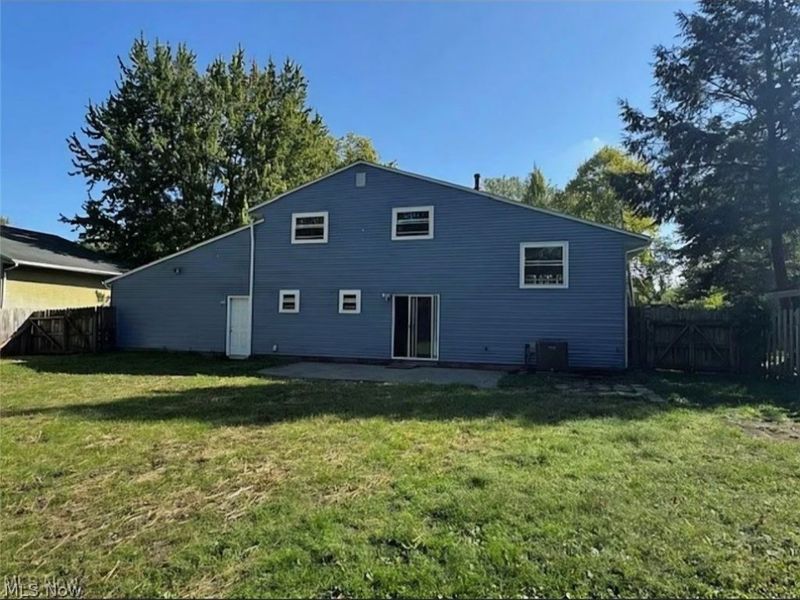 992 Lakewood Beach Drive, Sheffield Lake, OH 44054 Photo 13