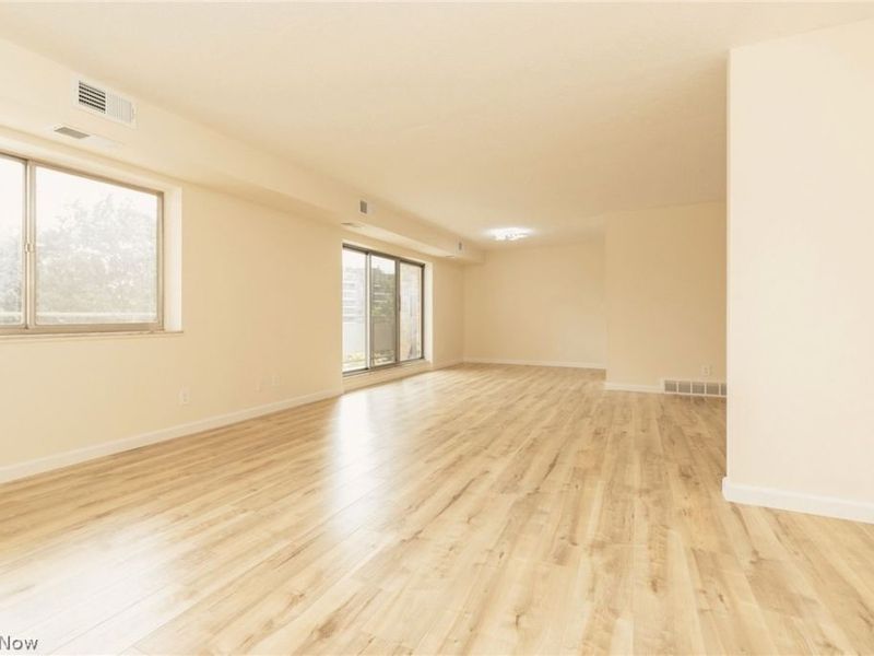 2202 Acacia Park Drive, Unit 2502, Lyndhurst, OH 44124 Photo 10