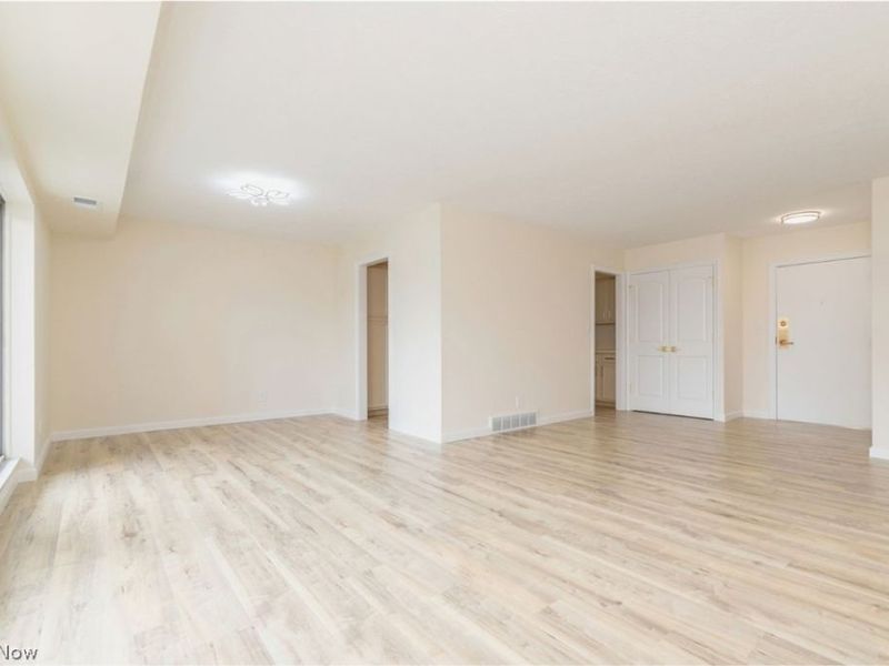 2202 Acacia Park Drive, Unit 2502, Lyndhurst, OH 44124 Photo 3
