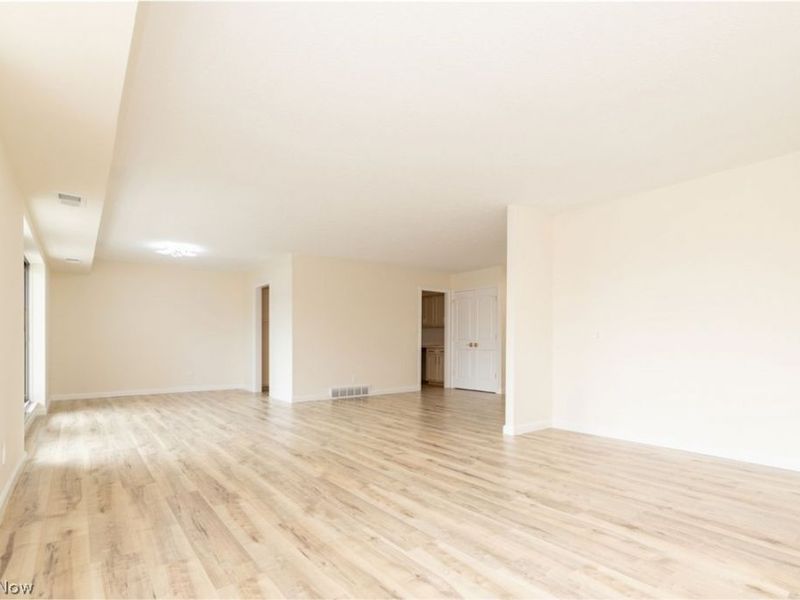 2202 Acacia Park Drive, Unit 2502, Lyndhurst, OH 44124 Photo 4