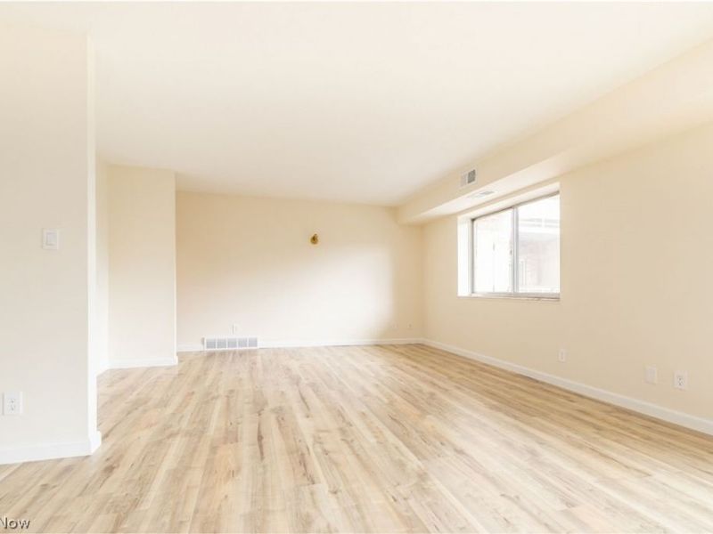 2202 Acacia Park Drive, Unit 2502, Lyndhurst, OH 44124 Photo 5