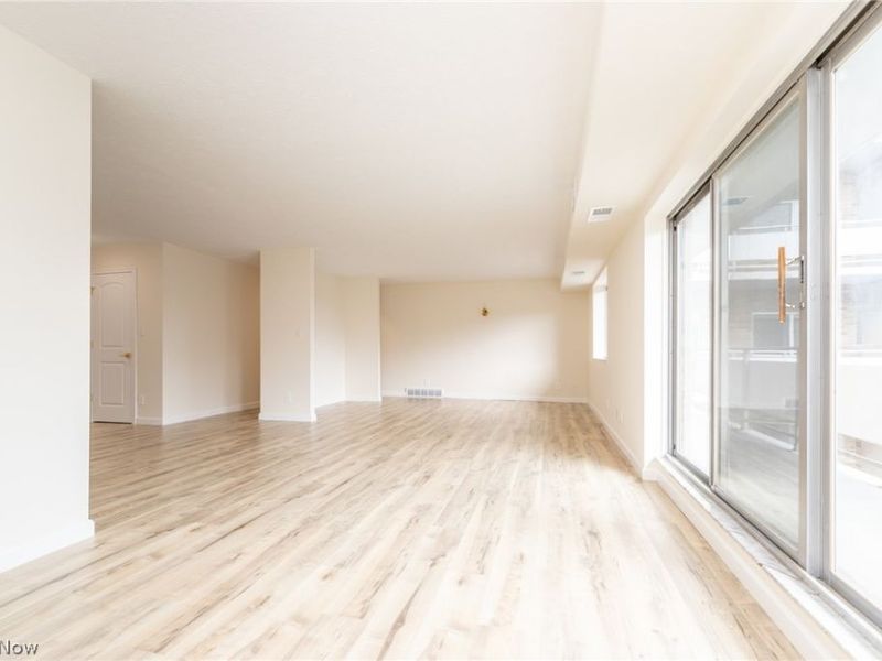 2202 Acacia Park Drive, Unit 2502, Lyndhurst, OH 44124 Photo 6