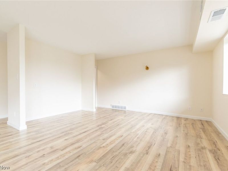2202 Acacia Park Drive, Unit 2502, Lyndhurst, OH 44124 Photo 8