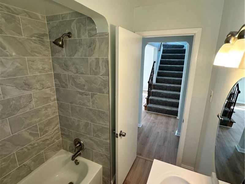 16207 Miles Avenue , Cleveland, OH 44128 Photo 7