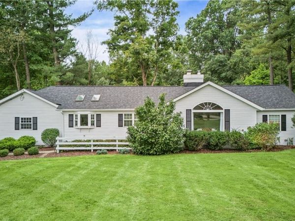 35220 Chagrin Boulevard , Moreland Hills, OH 44022