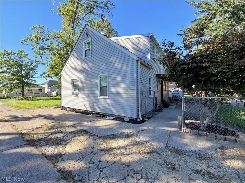 3417 Kneirim Drive , Lorain, OH 44053 Photo 3