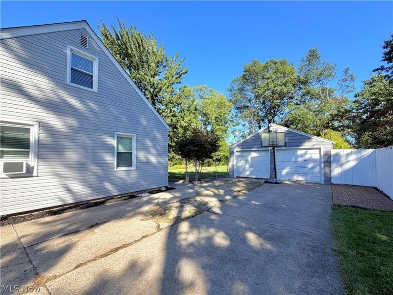 3417 Kneirim Drive , Lorain, OH 44053 Photo 4