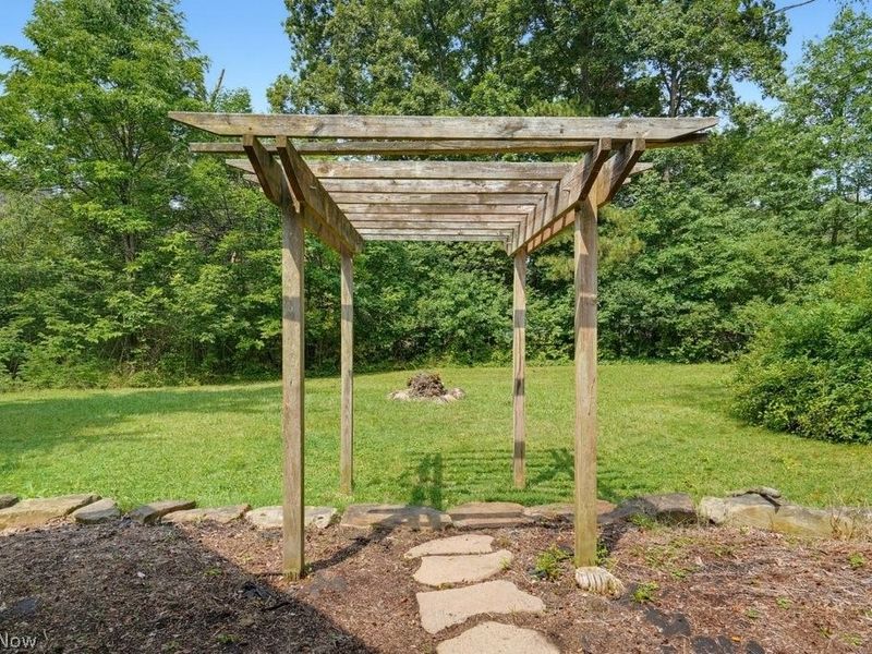 7590 Hickory Road, Oakwood Village, OH 44146 Photo 29