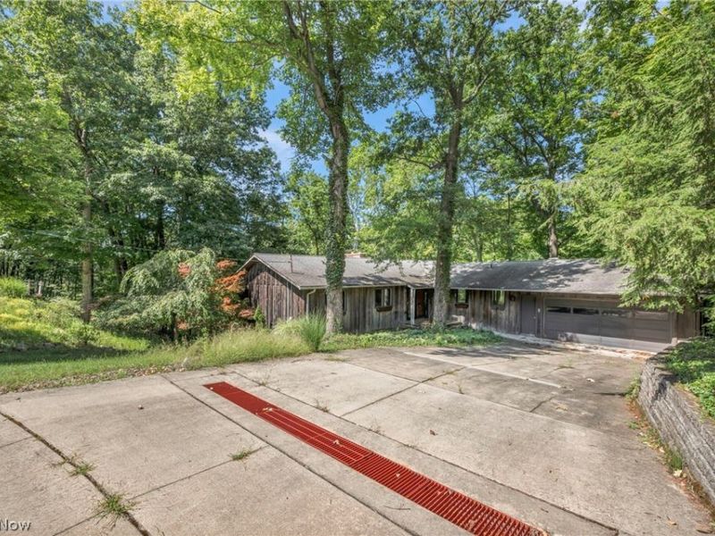 246 Windward Drive, Elyria, OH 44035 Photo 2