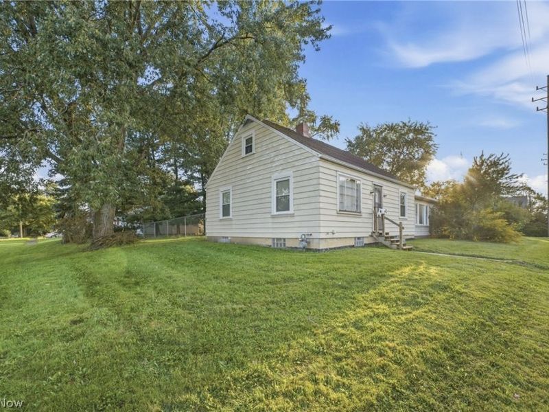 345 E Simpson Street, Alliance, OH 44601 Photo 3