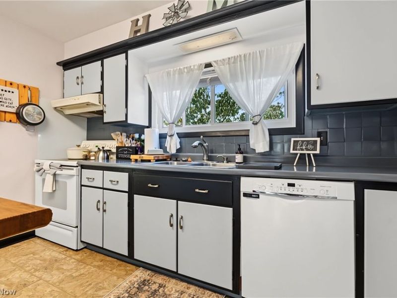 819 Sunset View Boulevard, Tallmadge, OH 44278 Photo 9